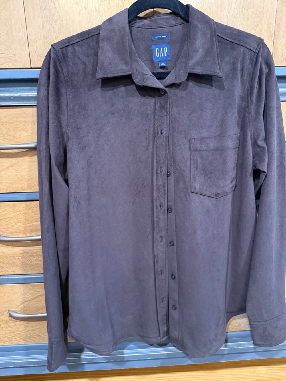 GAP Women’s ‘Perfect Shirt’ Button-Up Shirt in Dark Brown Suede-Look